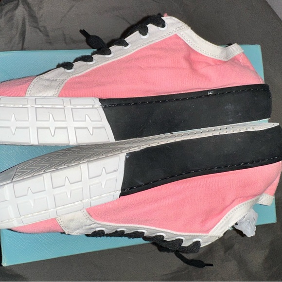 Shoes - Picture 4 of 6